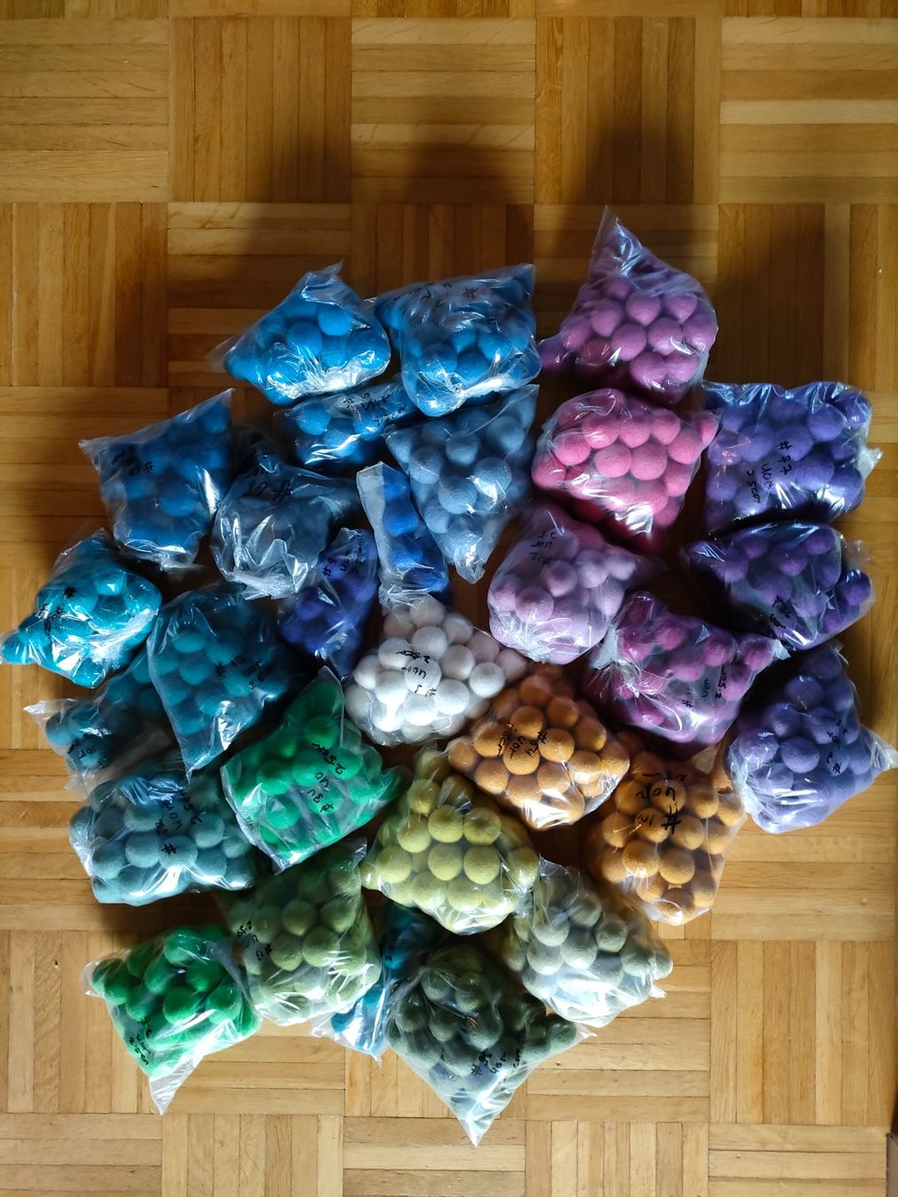 Tutte le decorazioni: Filzkugeln /Pompons – Nuovo (secondo la descrizione) da Zürich venduto da Nuck