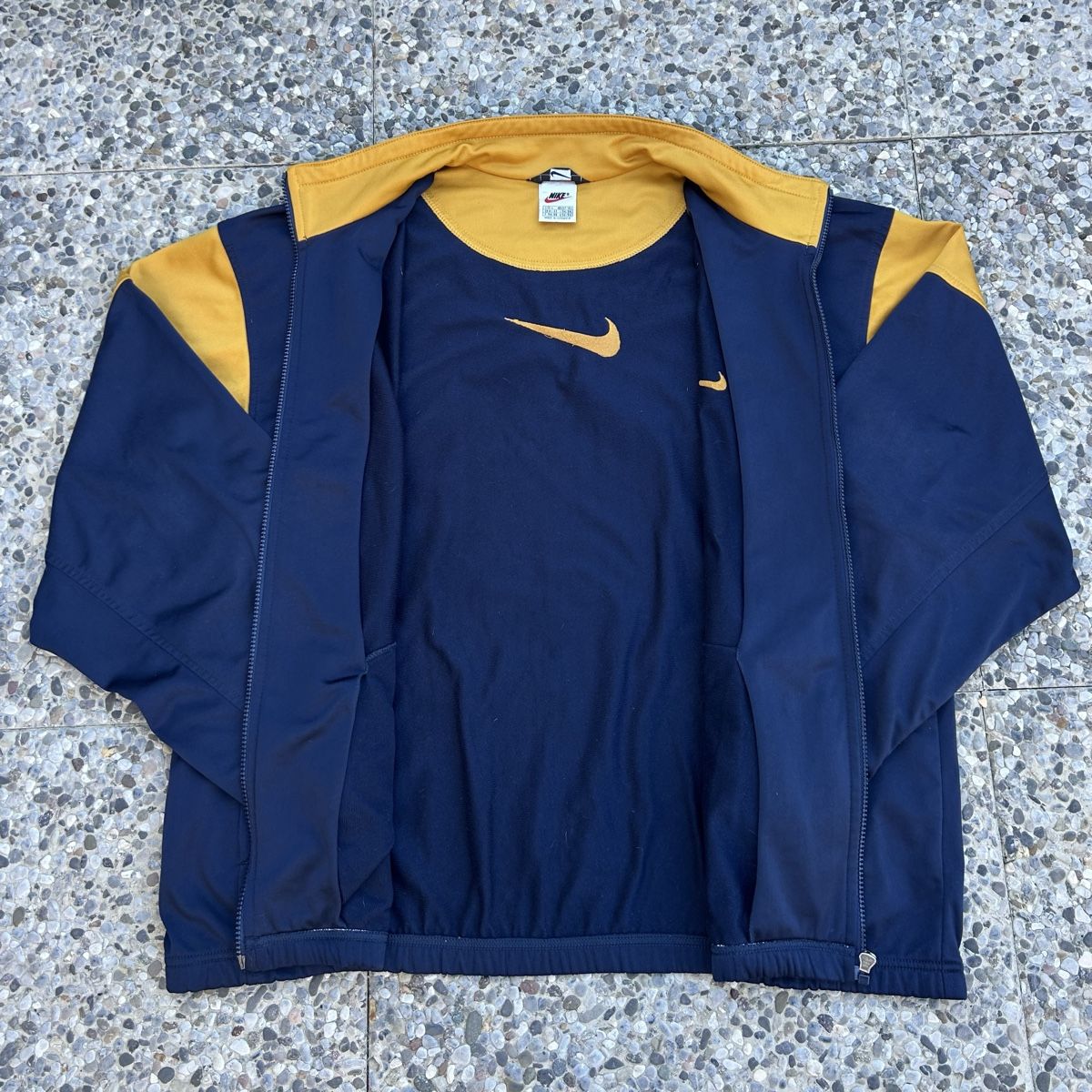 Nike Giacche: Vintage Nike Logo Track Jacket – Usato da brent venduto da fukusapes 2