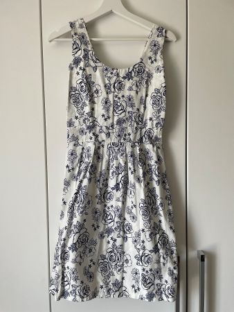 Kleid Blumenmuster weiss blau Grösse 1 Size, guter Zustand