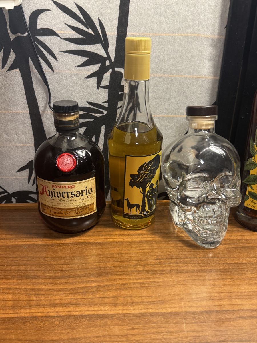 Bevande alcoliche: Flaschen Sammlung Pimm's Crystal Head Sipsmith 700ml – Usato da Schlieren venduto da Eldi84 1