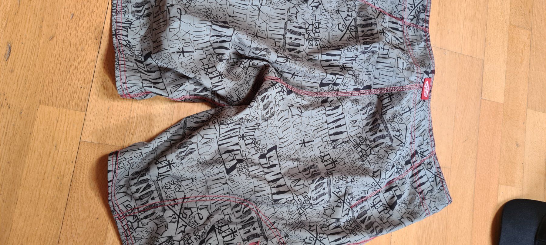 Lotti & Set di vestiti: Super coole Shirts gr.M mit Cap – Usato da Ferden venduto da jemyce 3