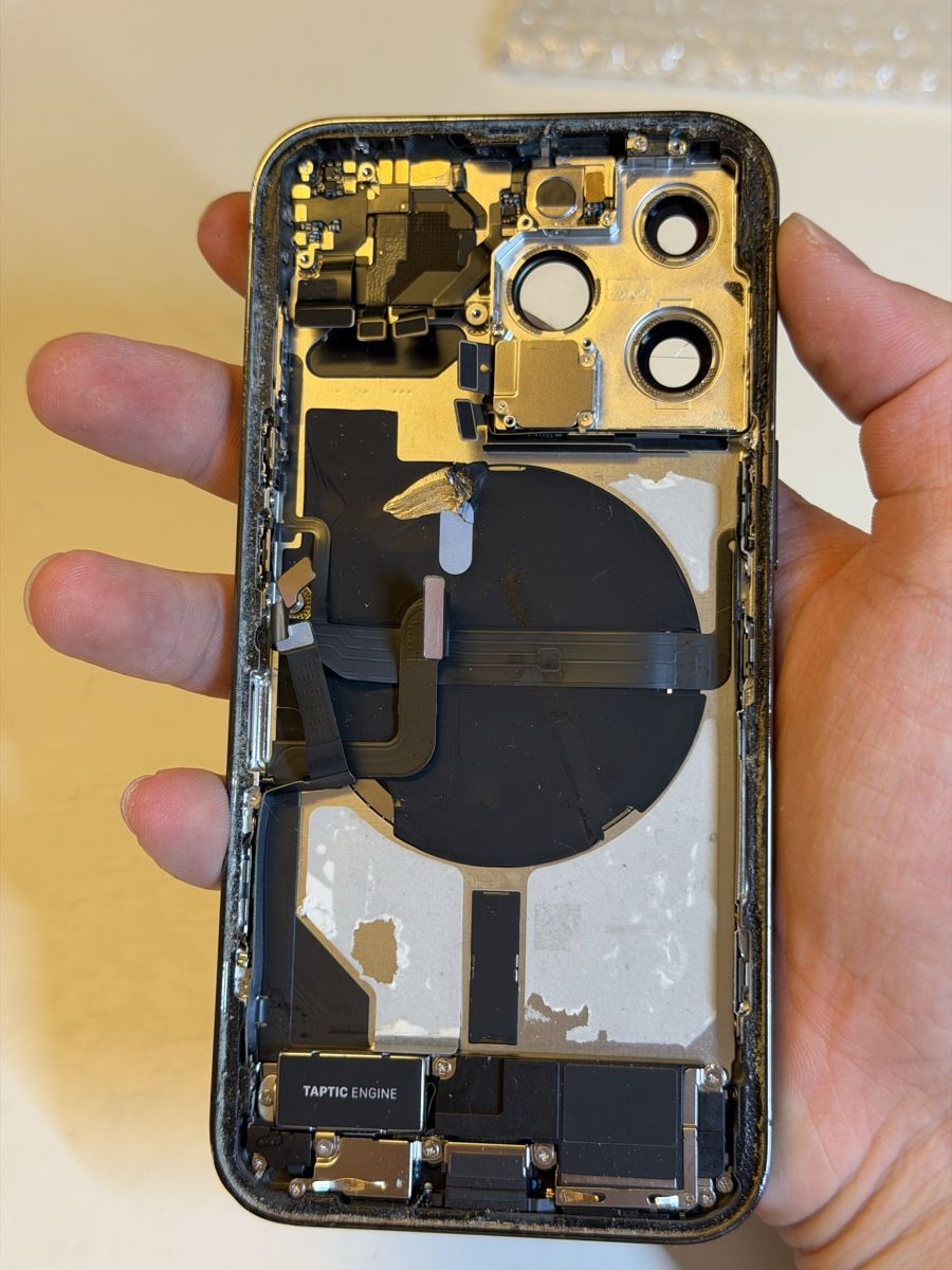 Apple Portables: iPhone 13Pro Gehäuse  – Défectueux à Chur par beverlyone
