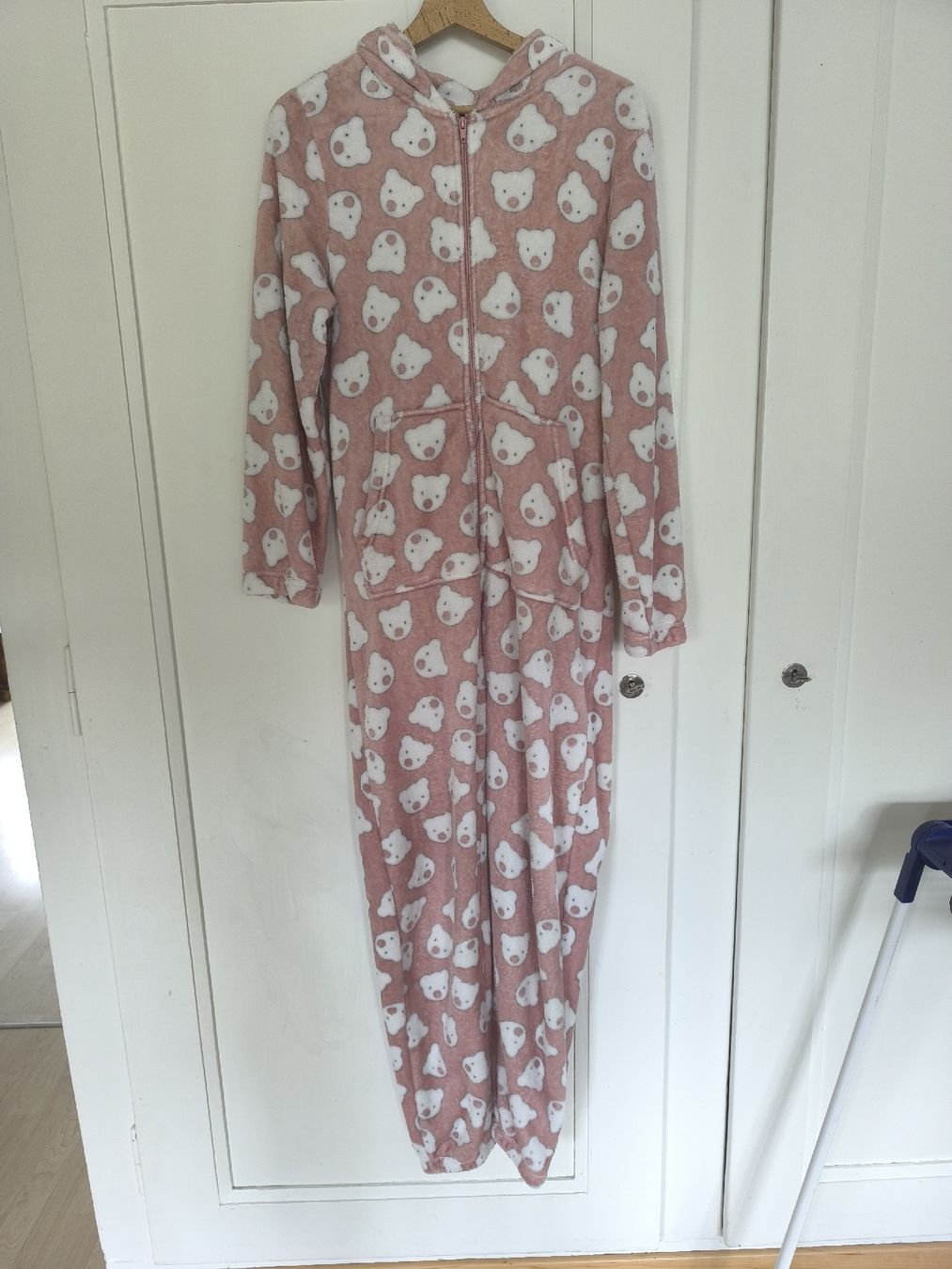 Jumpsuits: Flauschiger Damen Onesie Grösse M – Gebraucht aus Brügg BE von Meui_Zouberding