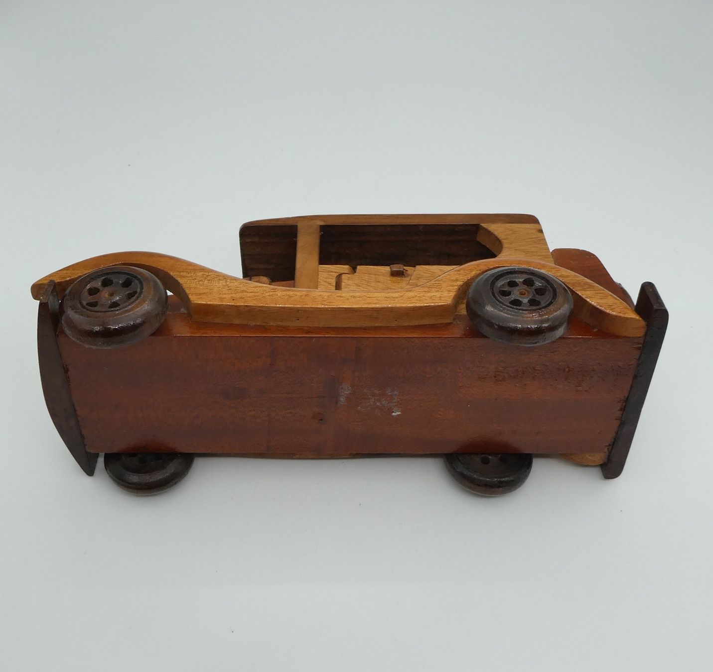 Modellini d'auto: Deko-Oldtimer aus Holz – Handgefertigtes Modellauto – Usato da Volketswil venduto da brockipfannenstil 5