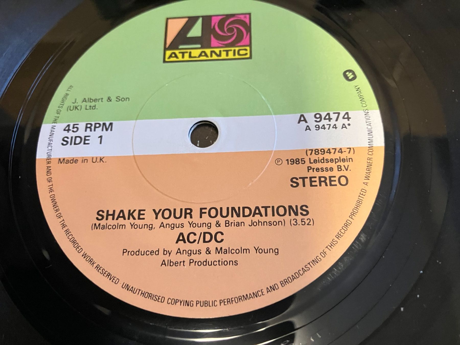 Schallplatten: AC/DC – Gebraucht aus Aarwangen von Jukebox3 4