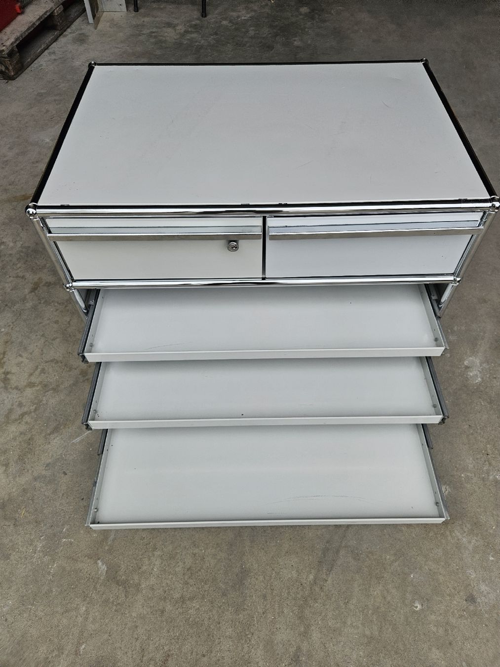USM Banconi: USM Korpus lichtgrau – Usato da Brittnau venduto da Lexmark77 4