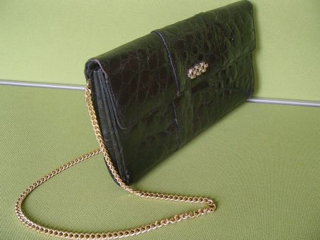 schwarze kleine Vintage Baby Kroko Tasche mit Goldkette