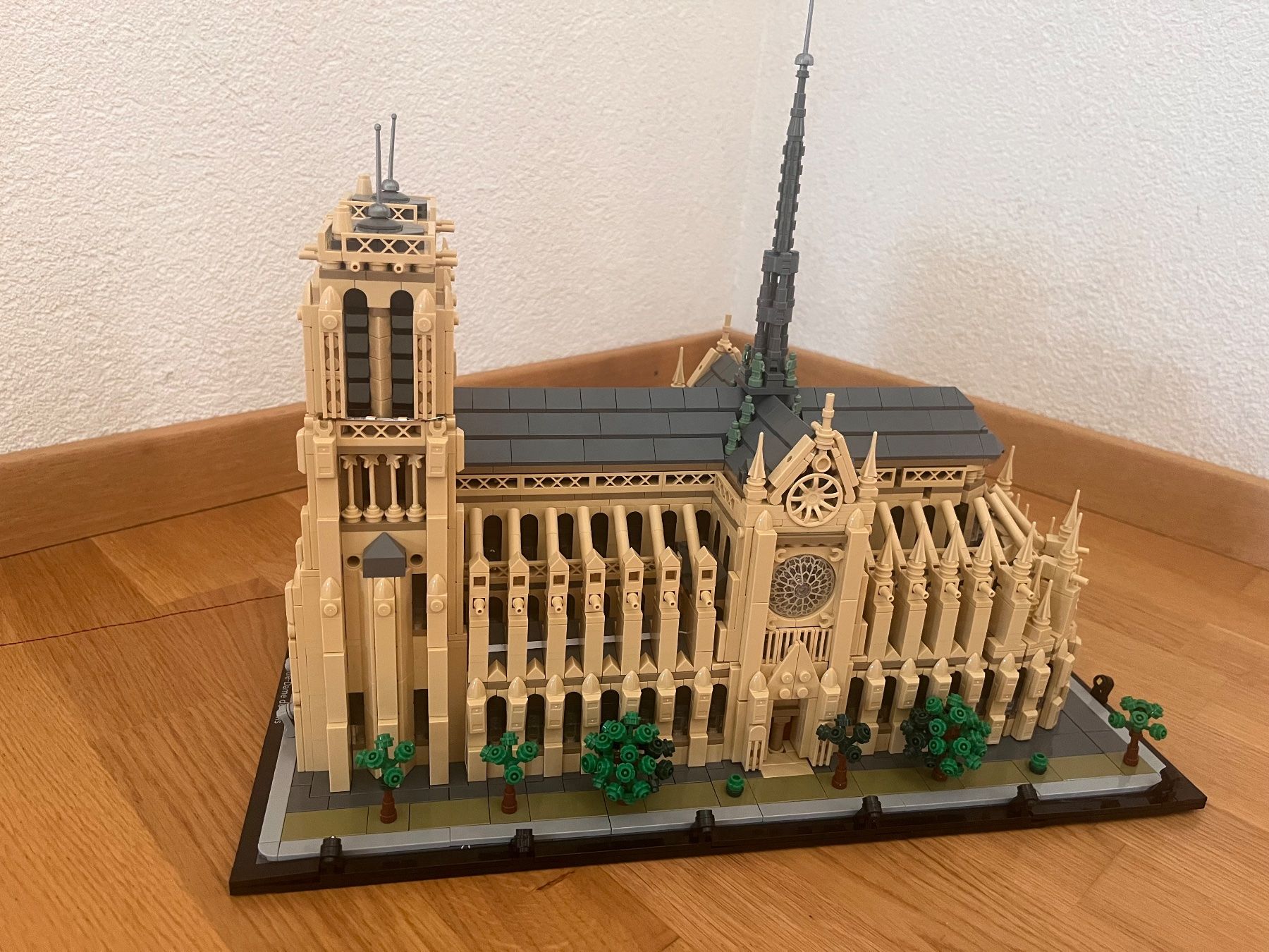 Lego Kit di costruzioni: LEGO architecture Notre-Dame de Paris, 21061, complet – Usato da Sion venduto da crm_f5f9 3