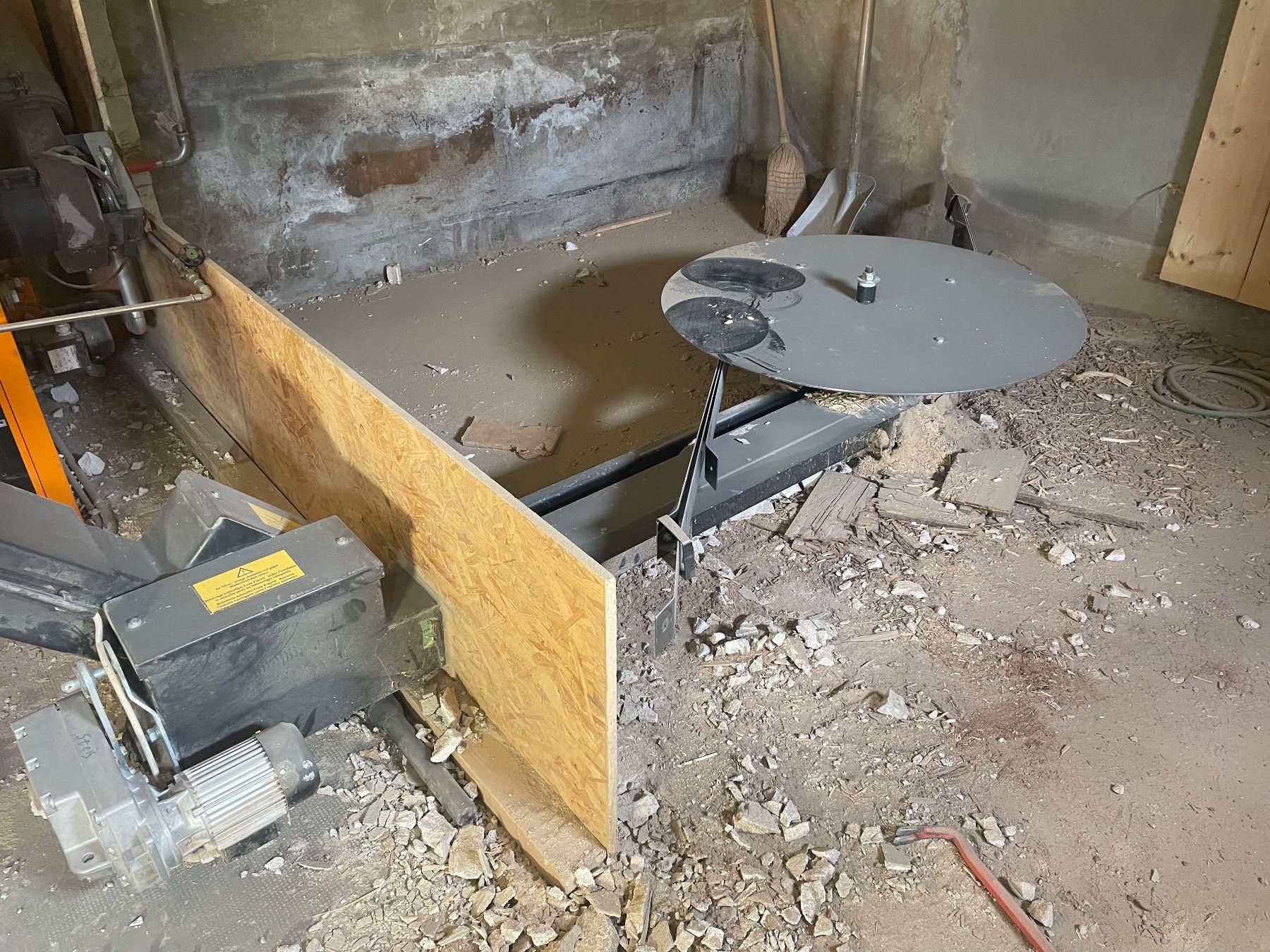Radiateurs: Holzschnitzelheizung – D'occasion à Lengnau BE par Pati 3