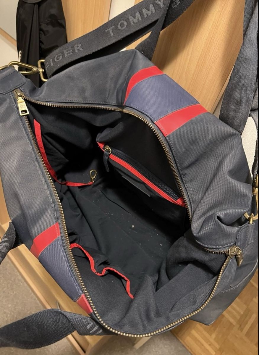 Tommy Hilfiger Borse: Geräumige Tommy Hilfiger Weekender Tasche – Usato da Kriens venduto da Ceer25 2