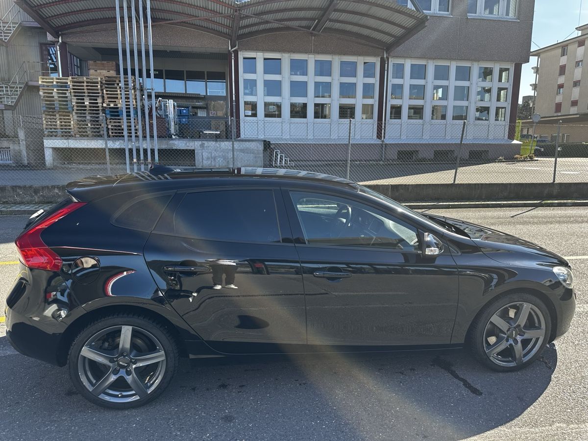 Volvo Automobili: Volvo V40 D3 – Usato da Zürich venduto da Edi22 5
