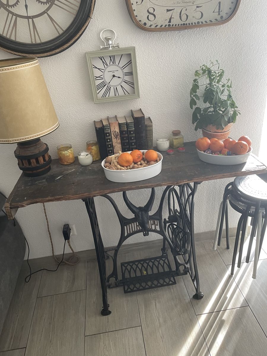 Cassettiere: Sideboard aus alte Nähmaschine – Nuovo (secondo la descrizione) da thun venduto da CrackNorris 1