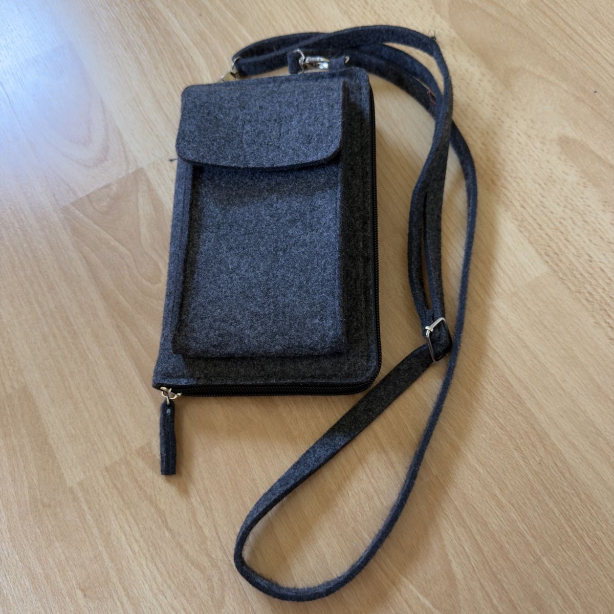 Borse: Handytasche Filz Grau mit vielen Fächern NEU – Nuovo (secondo la descrizione) da Widnau venduto da kustercarmen 6