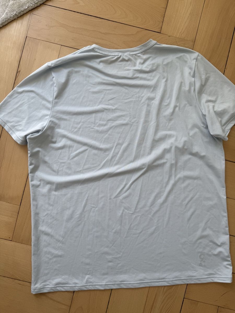 On T-shirt: On Sportshirt XL – Usato da Bern venduto da Laufsport3000 2