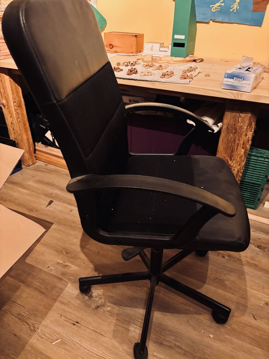Chaises roulantes: Bürostuhl – D'occasion à meiringen par Vlinder01 1