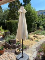 Sonnenschirm mit Sockel