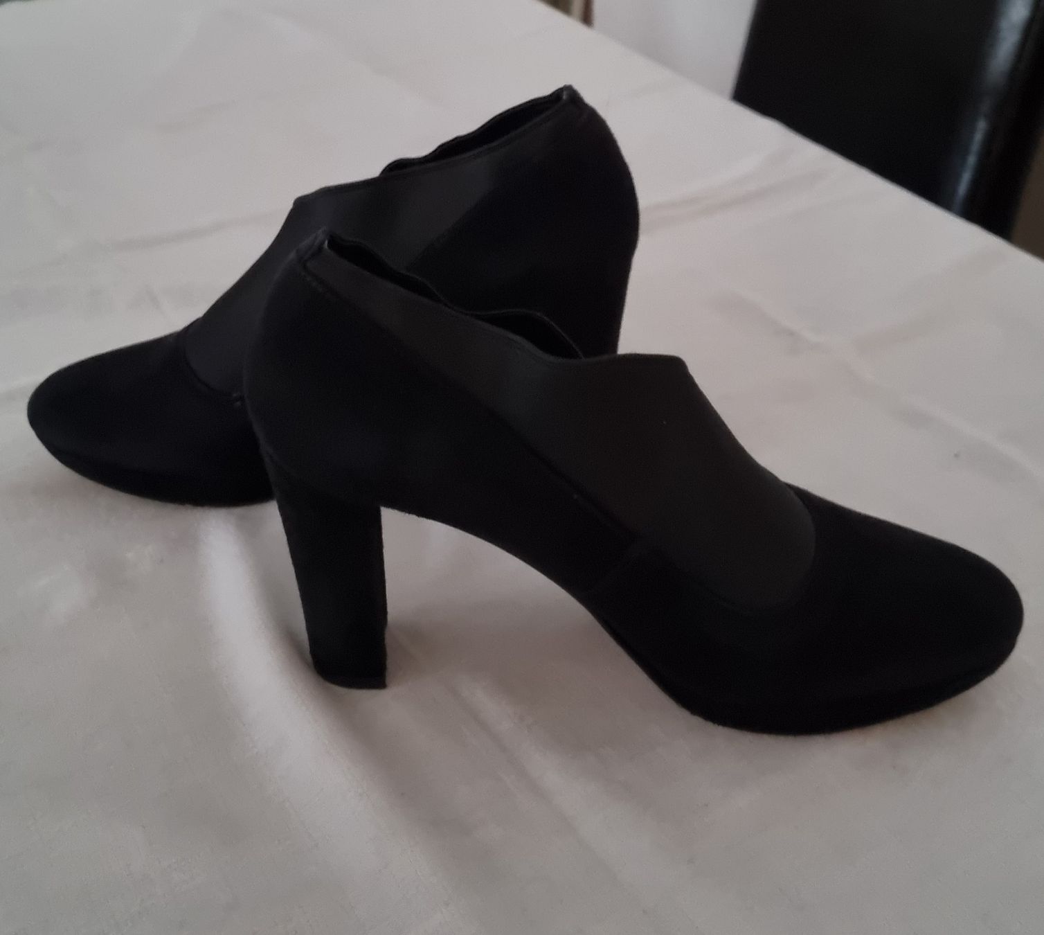 Clarks Damenschuhe: Schöne Pumps von der Marke Clarks Gr. 39 – Gebraucht aus Schneisingen von backstore24