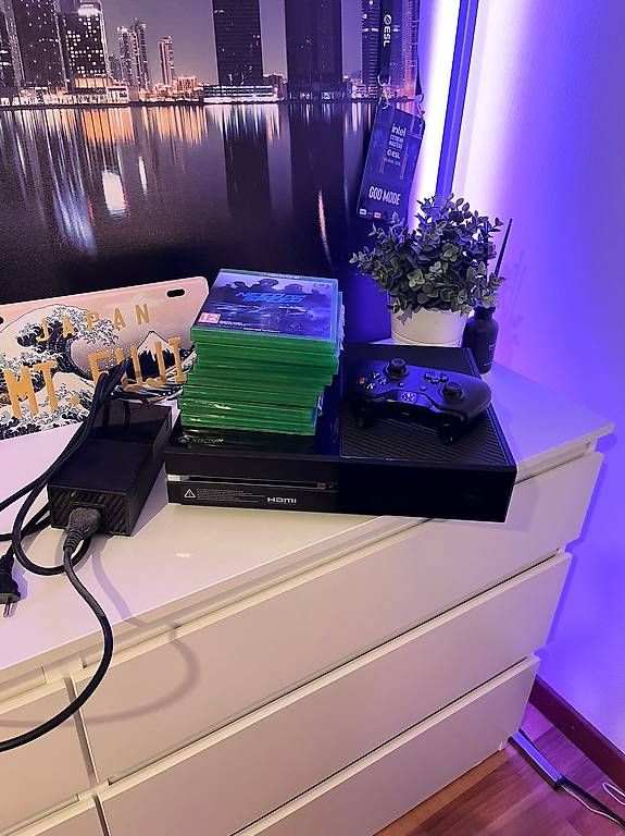 Microsoft Konsolen: Xbox One mit Controller & 8 Spielen – Gebraucht aus Herisau von NitronixXx