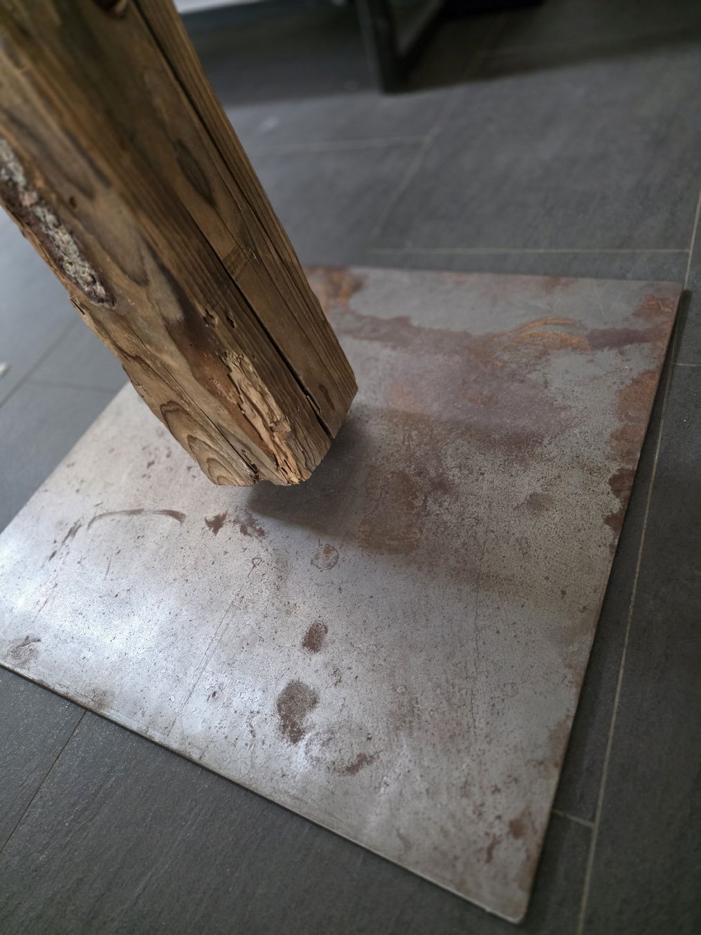 Articles en bois: Weinständer rustikal mit Metallfuss – Neuf (Voir description) à Wangen SZ par jeanni8 1