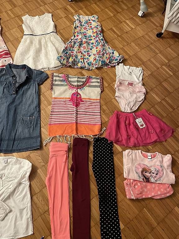 Lotti & Set di vestiti: Kleiderpacket 110/116 – Usato da Niederhasli venduto da sev_d7hq 3