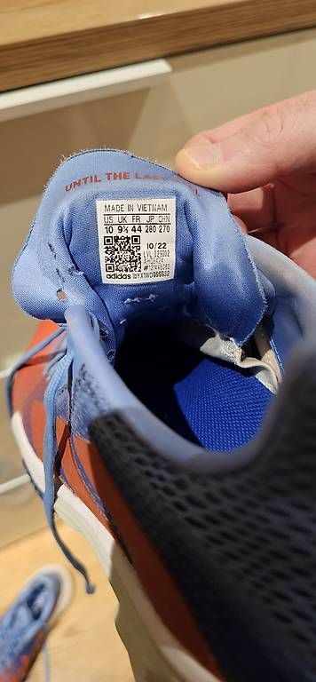 Scarpe da uomo: Tennisschuhe Gr. 44 – Usato da Erlinsbach venduto da Flu_Bo87 1