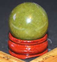 Deko - Heilstein – A-1221 Nanshan Jade Kugel 25mm mit Sockel