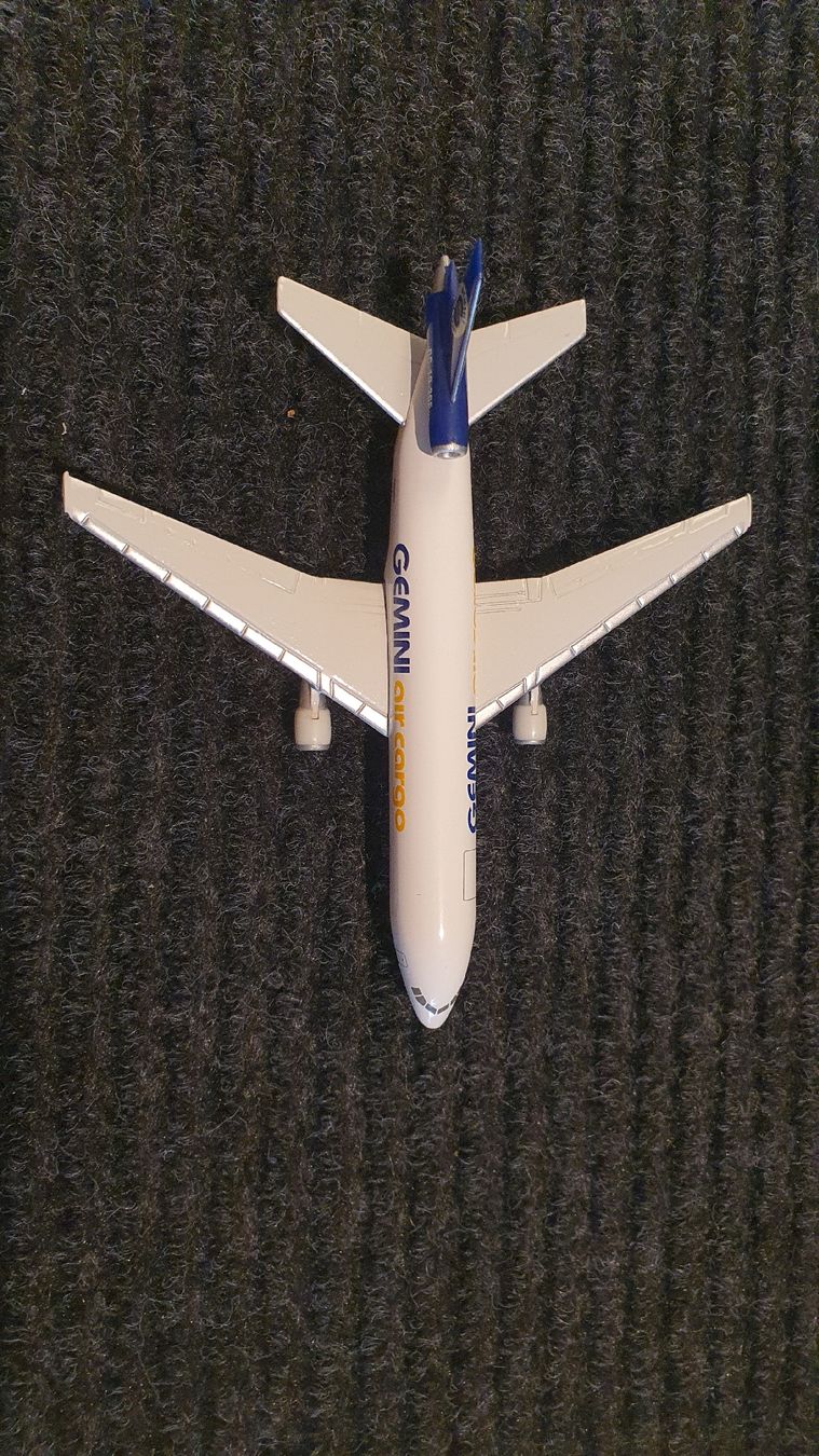 Herpa Kit di modellismo & Modellini statici: HERPA GEMINI AIR CARGO  DOUGLAS DC-10-30F – Usato da Männedorf venduto da Modellbau-wyss 5
