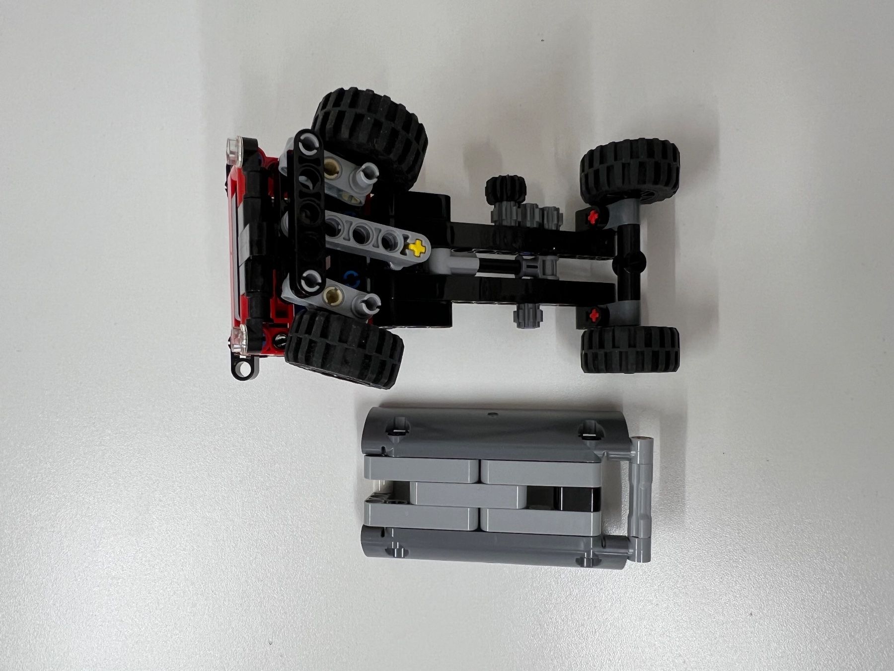 Lego Kit di costruzioni: LEGO Technic 42084 - Toller Absetzkipper! – Usato da Bottmingen venduto da Botbas 8