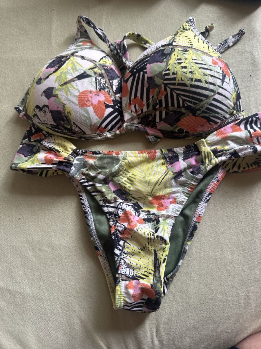 Maillots de bain & Bikinis: Bikini Set Grösse M/M Blumenmuster Neu – D'occasion à Winkel par magda61