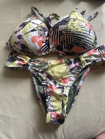 Bikini Set Grösse M/M Blumenmuster Neu