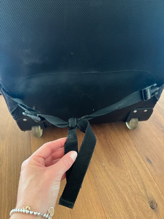 Quadra Sport- & Reisetasche | 32 Liter, Verstellbarer Schultergurt | Aus 100% Polyester