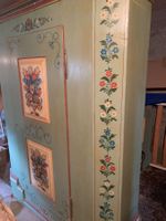 Engadin, antiker Schrank Jahrgang  1750