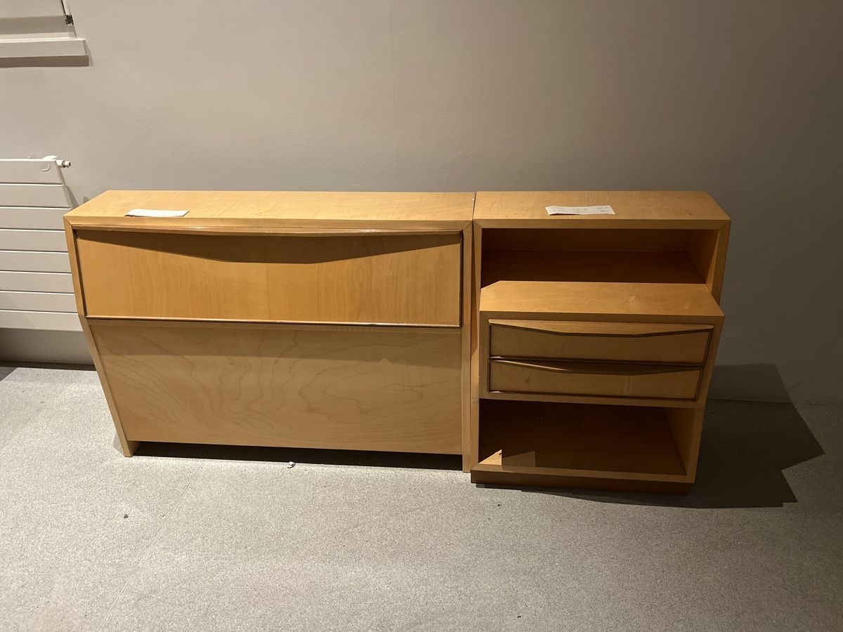 Comodini: Bettzeugkasten mit Nachttisch – Usato da Solothurn venduto da Spicar