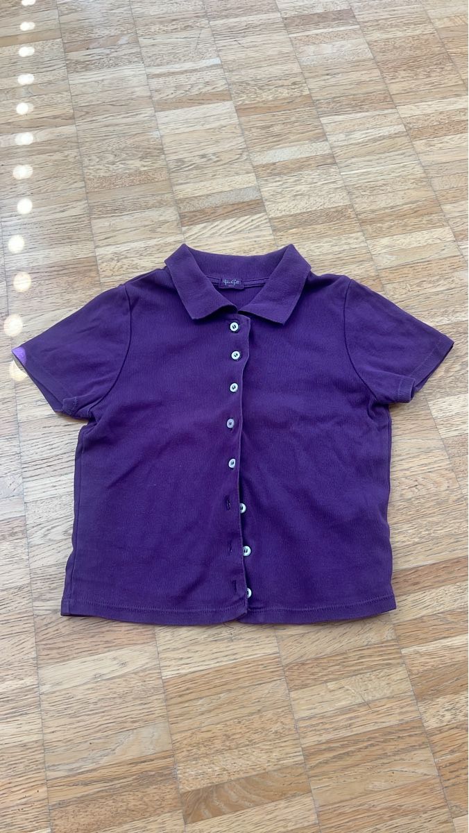 Blusen: Short Sleeve Button up Shirt Purple Size S – Gebraucht aus Zürich von mrck