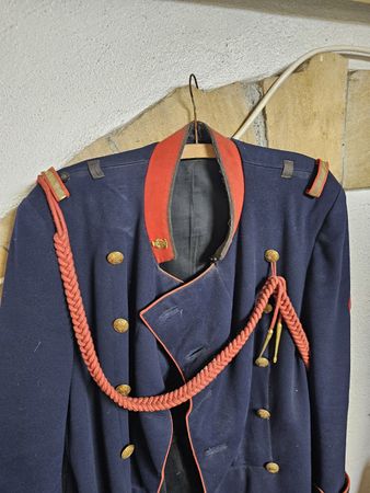 Veste d'officier historique bleue et rouge état moyen