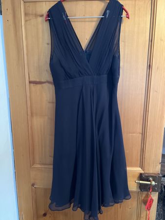 1 robe taille 42 bleu-marine en soie selon photos