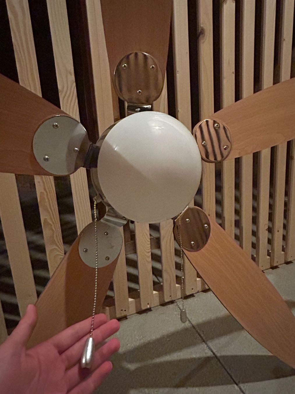 Lustres & lampes de plafonds: Decken ventilator mit Holz – D'occasion à Oftringen par Snupi05 2
