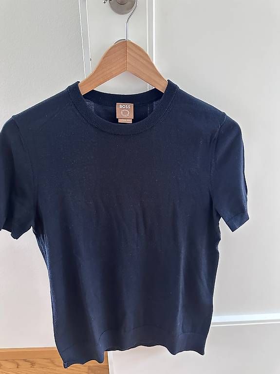Maglioni & Felpe: 2 BOSS Kurzarm Pullover Navy Merinowolle Gr. M – Usato da Basel venduto da Ste_j5qf