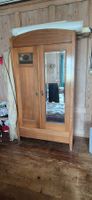 Holzschrank