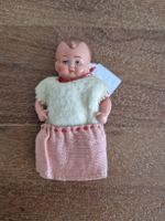 Alte kleine Puppe