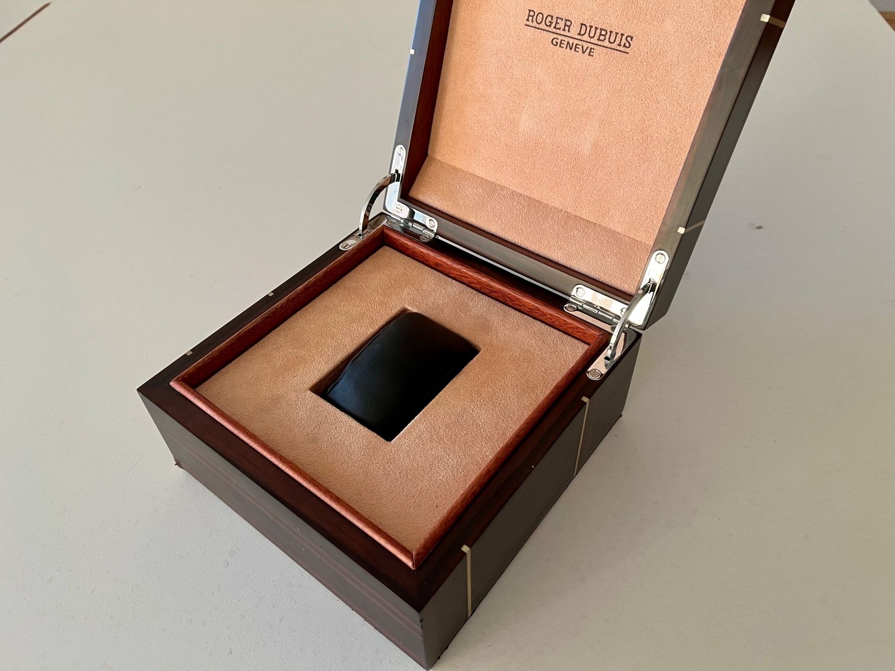 Roger Dubuis Orologi: ROGER DUBUIS precious wood watch box with inserts – Usato da Mont-sur-Lausanne venduto da vmi_ym5l 1