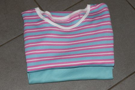 2 hübsche T-Shirt Gr.M wie neu