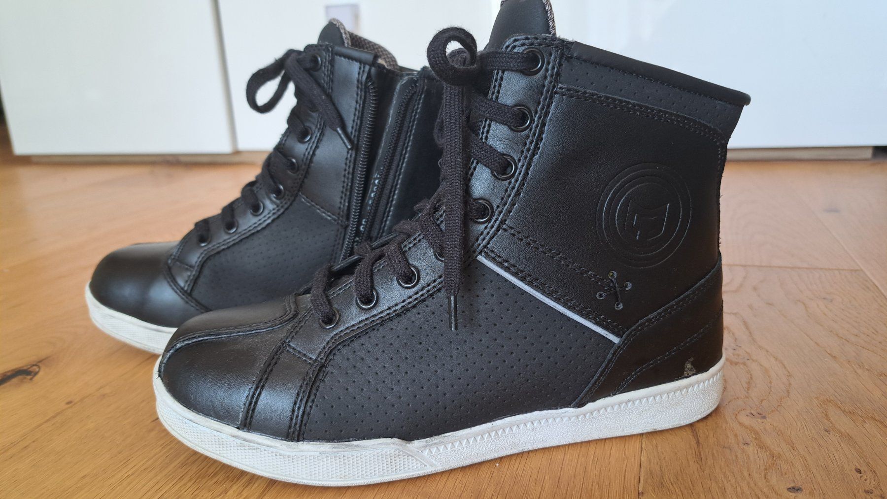 Scarpe da uomo: Motorradschuhe Gr. 37 – Usato da Malters venduto da Mosher