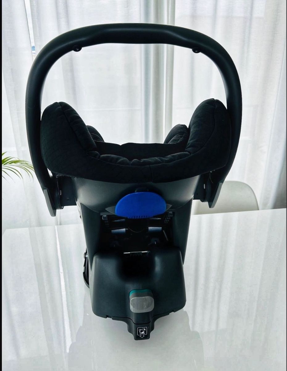 Britax Römer Sièges auto: Babyschale mit Isofix-Basis – D'occasion à Dietikon par Corpus 3