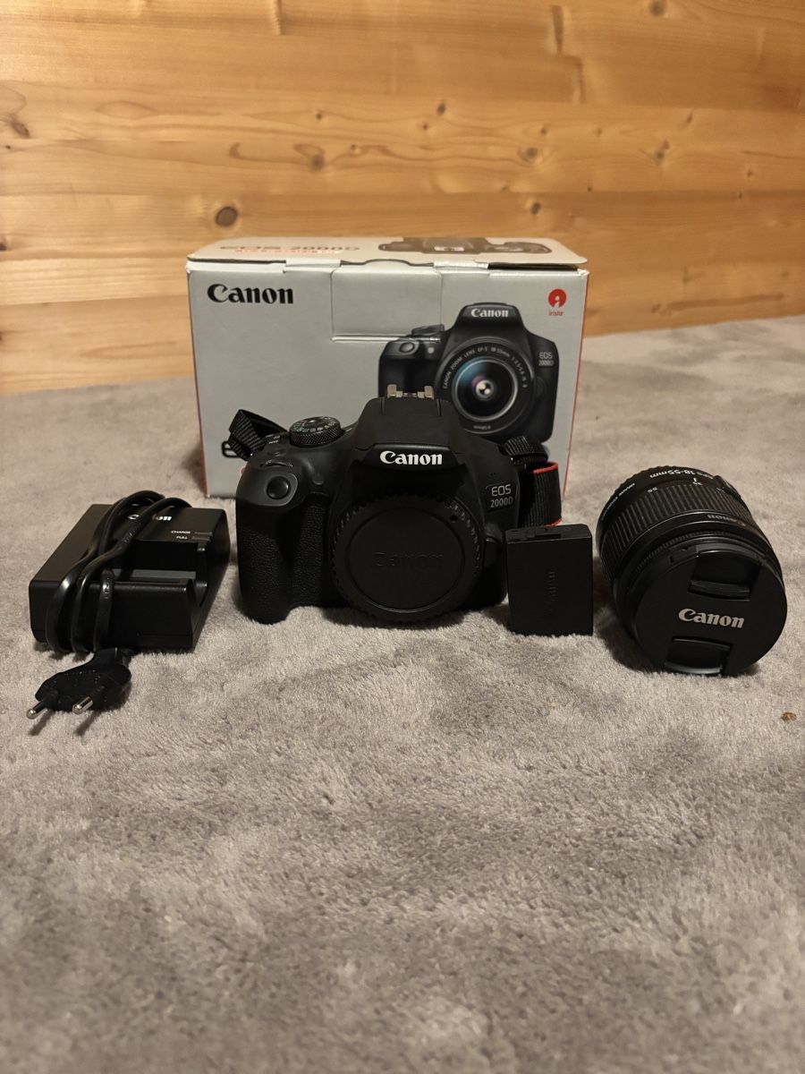 Canon Fotocamera: Spiegelreflexkamera Canon EOS 2000D mit Objektiv Set – Nuovo (secondo la descrizione) da Biembach venduto da jac_txc9