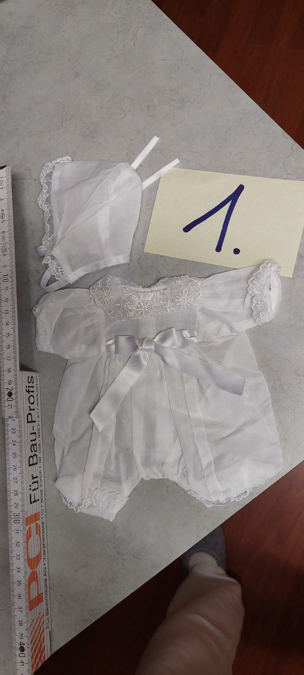 Bambole: neues ungebrauchtes Puppenkleid mit Käppli – Nuovo (secondo la descrizione) da Muri AG venduto da nindo1
