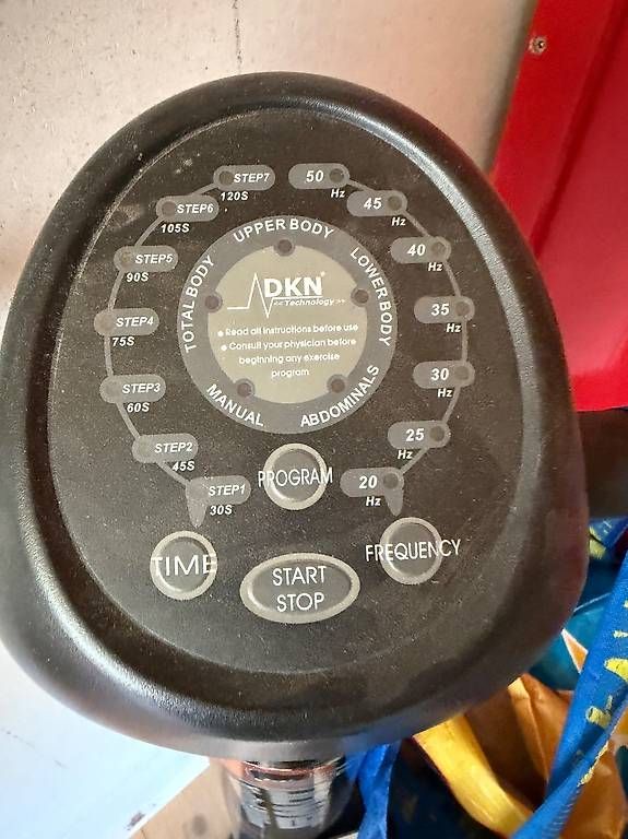 Vélos d'appartement: Vibrationsplatte DKN V-Power Line – D'occasion à Luzein par lielle 1