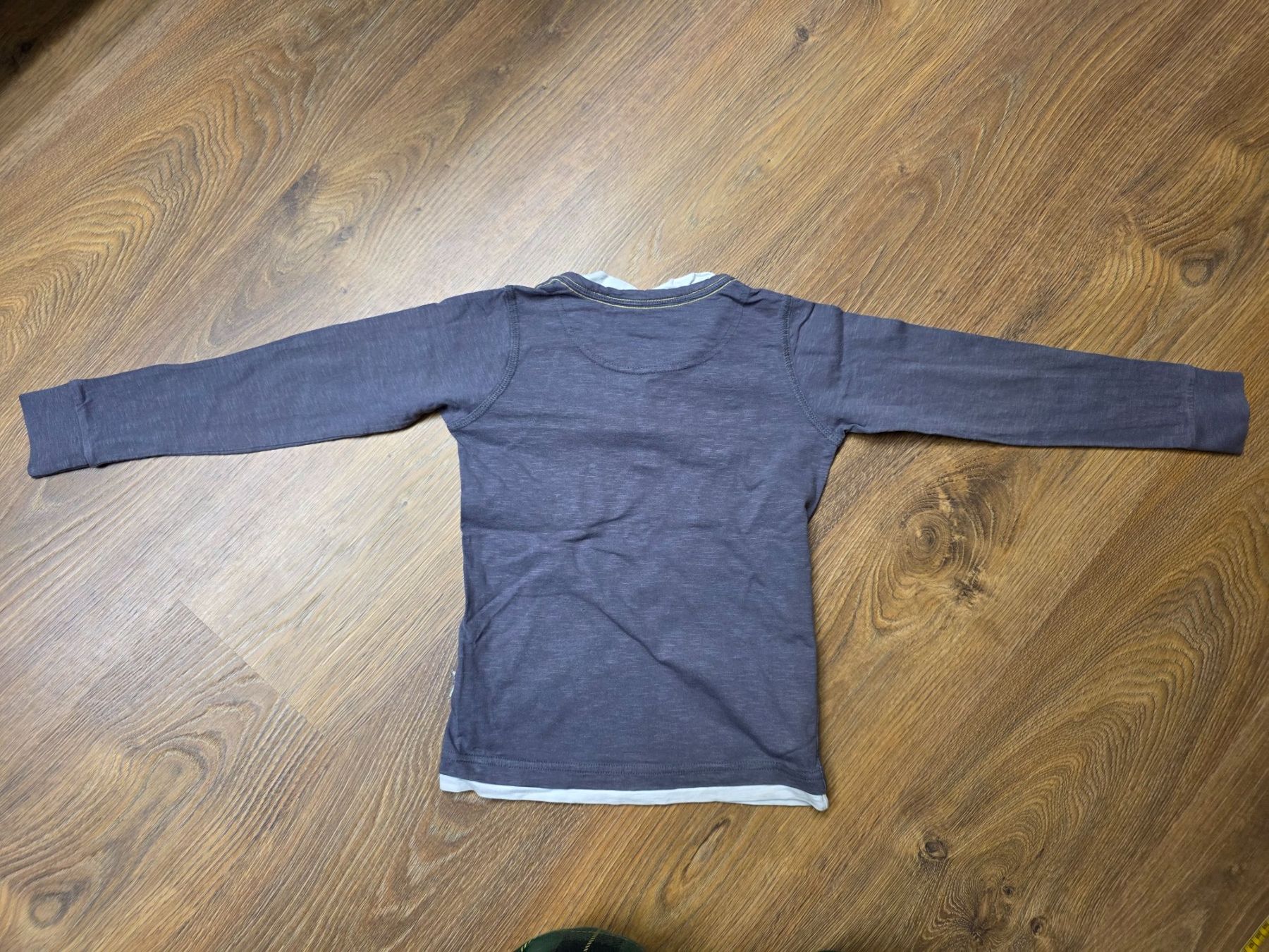Camicie, T-shirt & Polo: Langarmshirt, Longsleeve grau Gr. 122/128 – Usato da Nebikon venduto da Japostyle 1