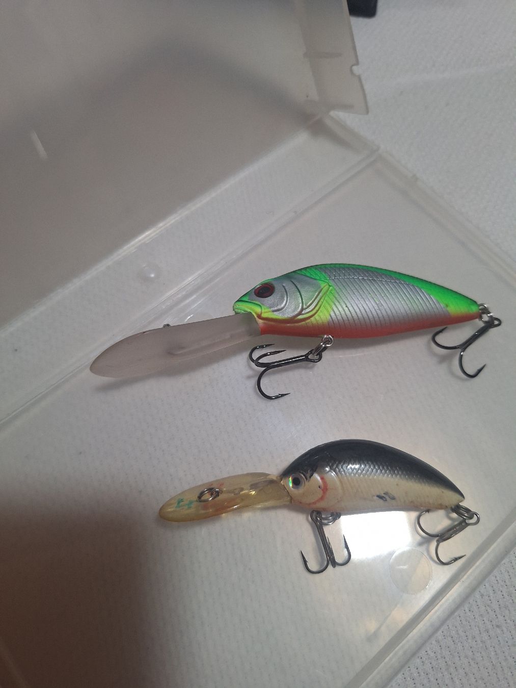 Esche: Leurre de pêche, couleur argent-vert-rouge, 2 hameçons – Usato da Crans VD venduto da Yobia8