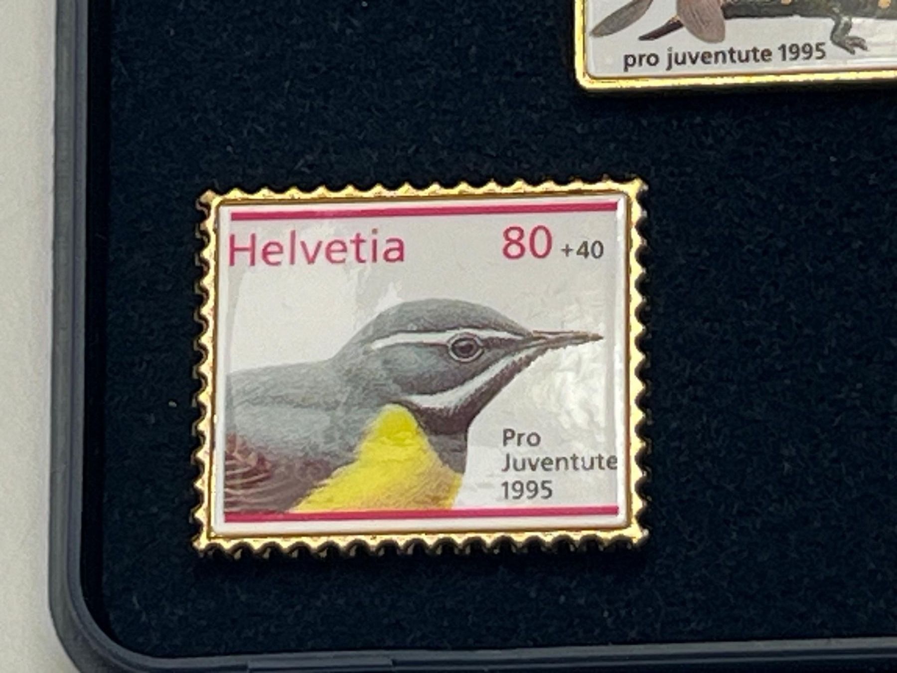 Tutti i francobolli: 2 Set Pro-Juventute-Pins 1993+1995 Briefmarken – Nuovo e nell'imballaggio originale da Vaduz venduto da Unikate-Markt 3